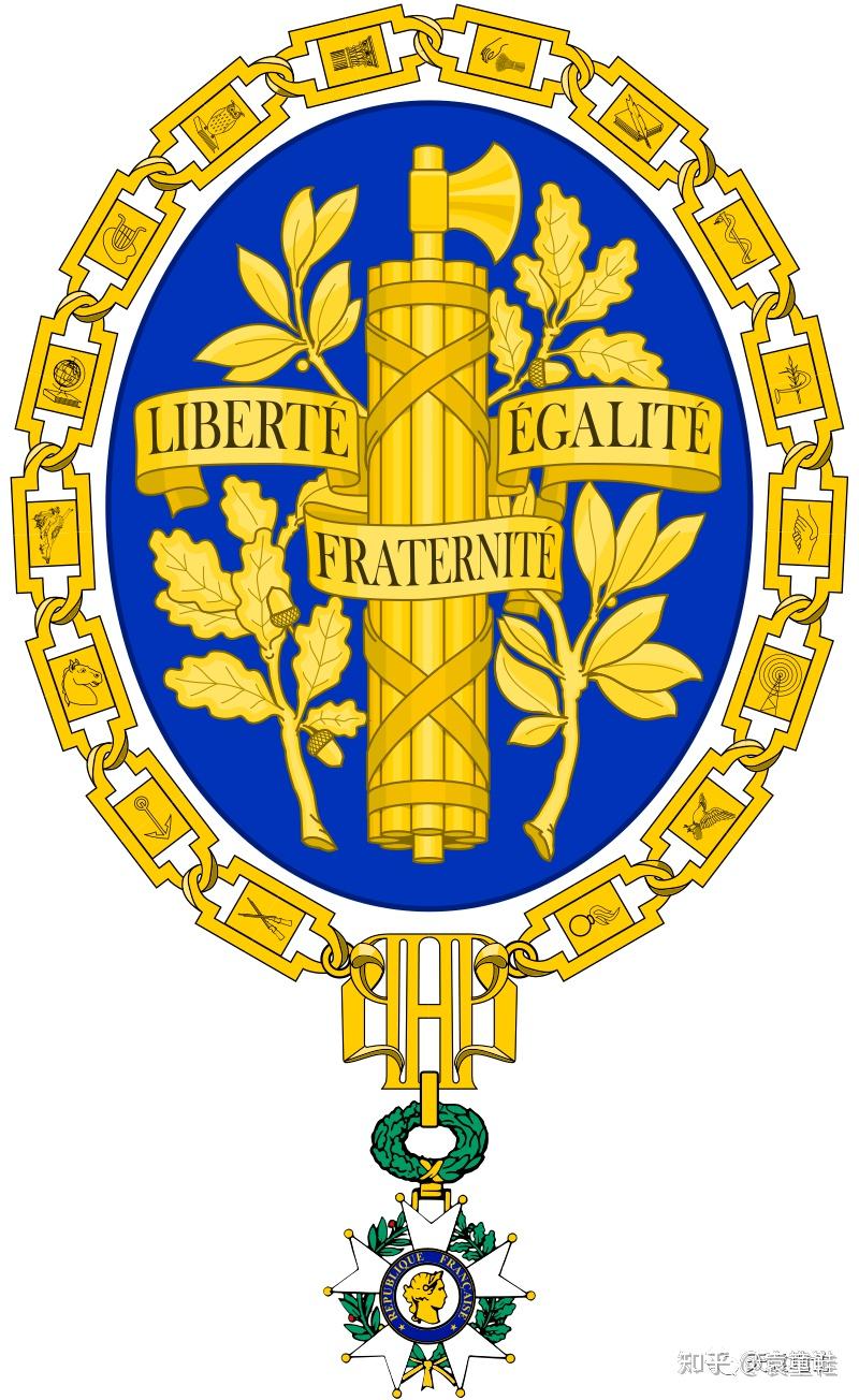 有趣的是,英国的这个纹章,或者说国徽在苏格兰以及英国其他地方是不一