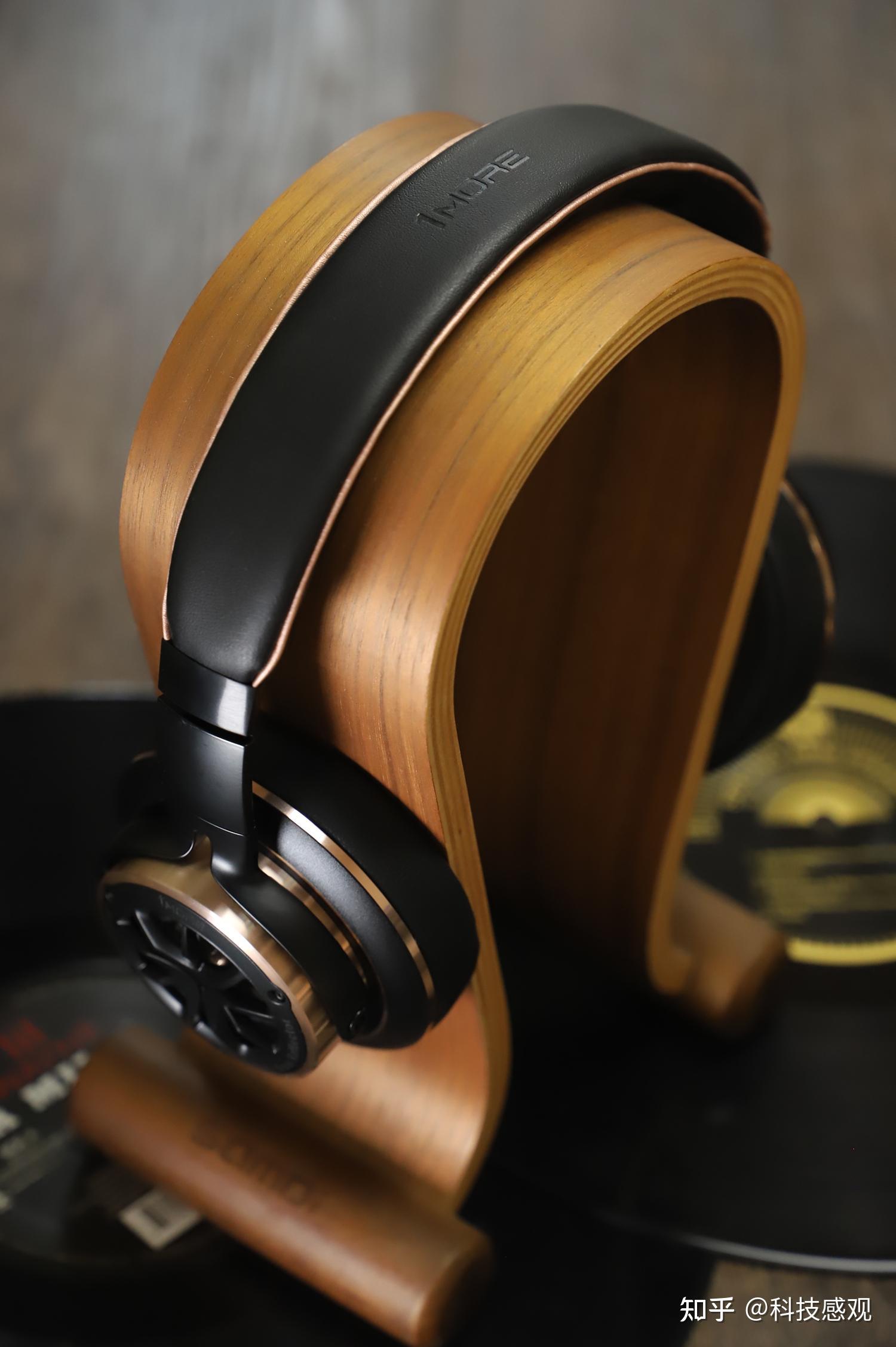 周董唐人街探案ip聆听更真实的1more三单元头戴式耳机