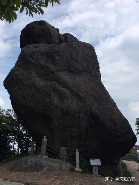 文人墨寶,爬上羅浮山,我們就好像在學習它的地理,歷史和文學地位