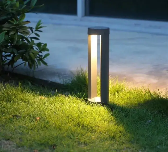 太阳能草坪灯黑夜里的引路灯
