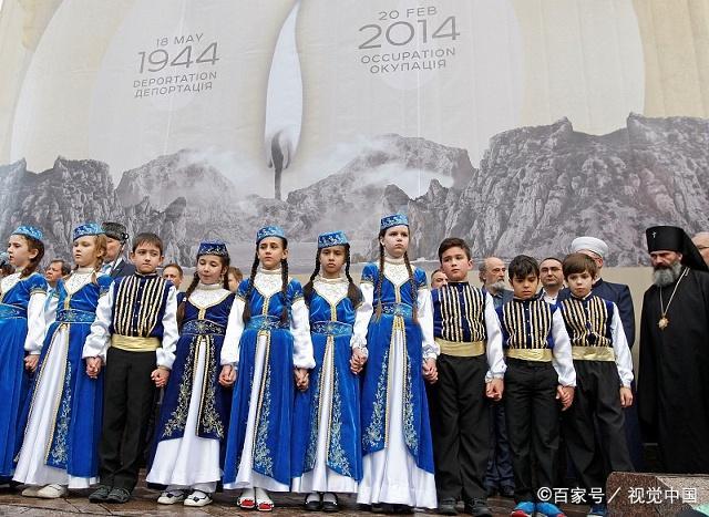 塔塔尔族的传统服饰十分讲究,因居住地不同而有所差异.