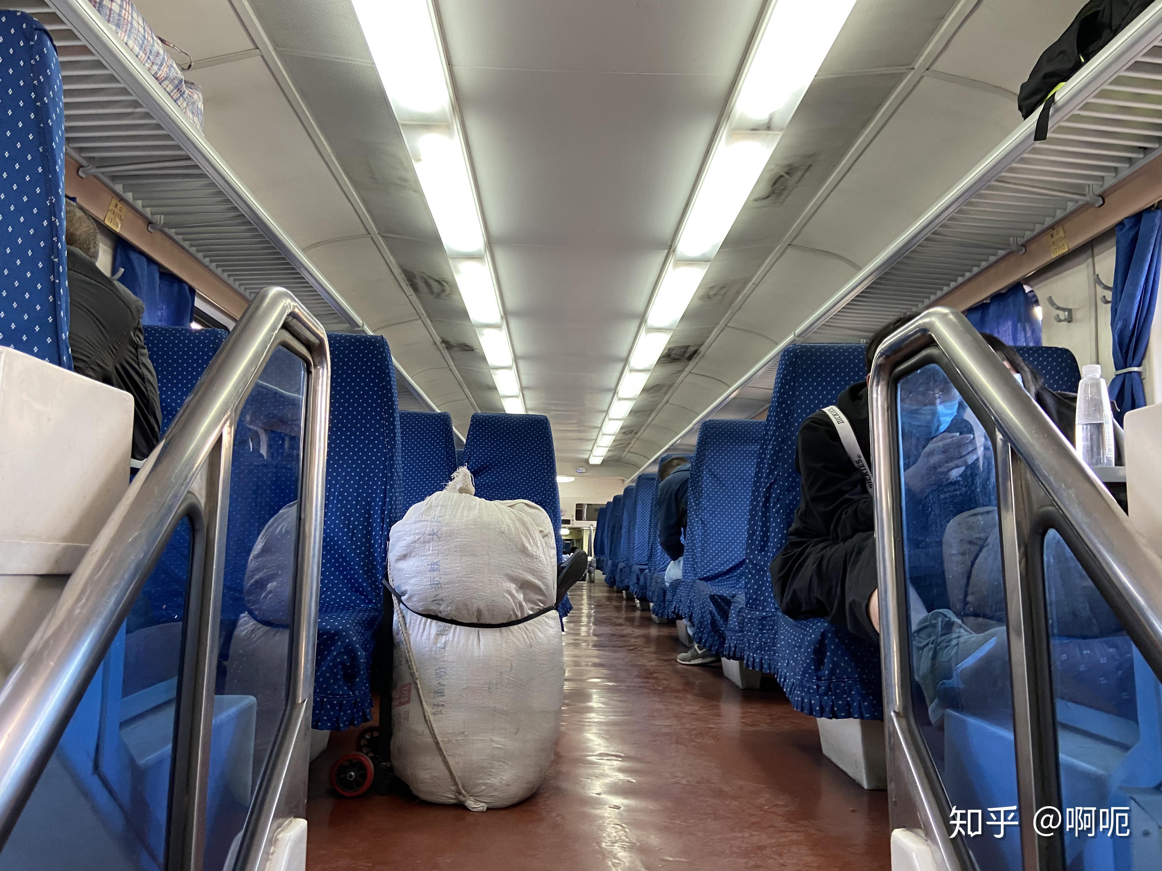 的面壁座位……验明正身18:02准时到达北京东站,y514要停车37分换机车