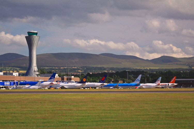 其机场有格拉斯哥国际机场(glasgow international airport),格拉斯哥