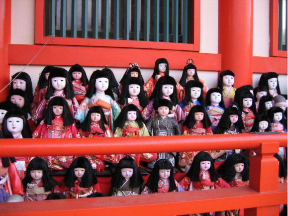 那些祈福与恐怖并存的日本玩偶