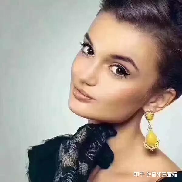 蜜蜡的过程中,这些微量元素通过与人体的互相接触而逐渐通过皮肤组织