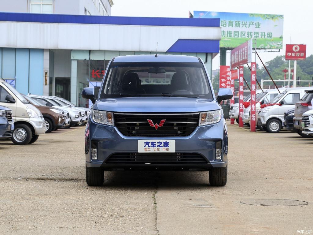 五菱宏光plus营运版上市官方售价678758万