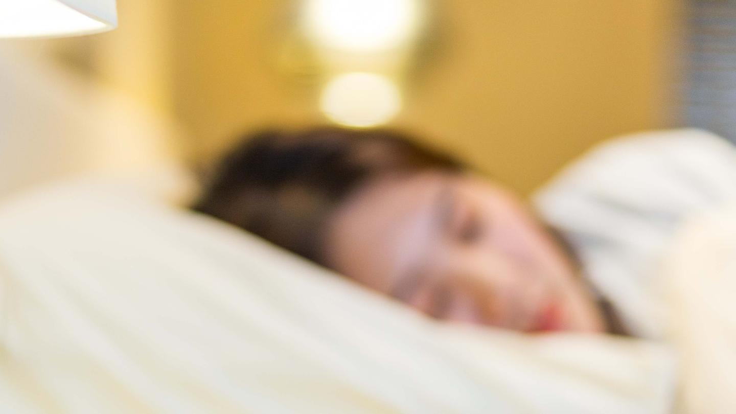 睡前喝酒更有助于睡眠？晚上几点入睡好？一次搞清楚睡眠的6个真相！|睡眠与健康|高质量|睡眠日|入睡|-健康界