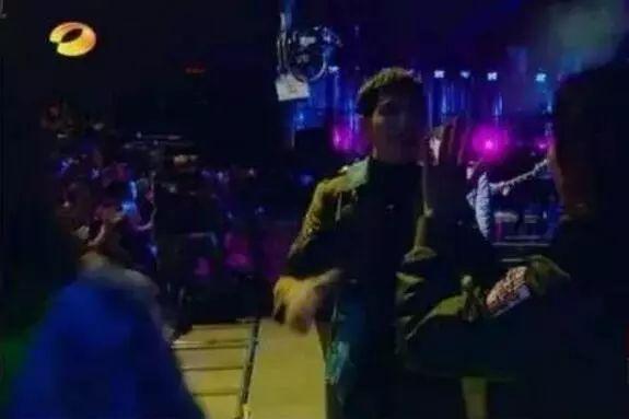 传了十几年,终于承认了!-传了过来的英文