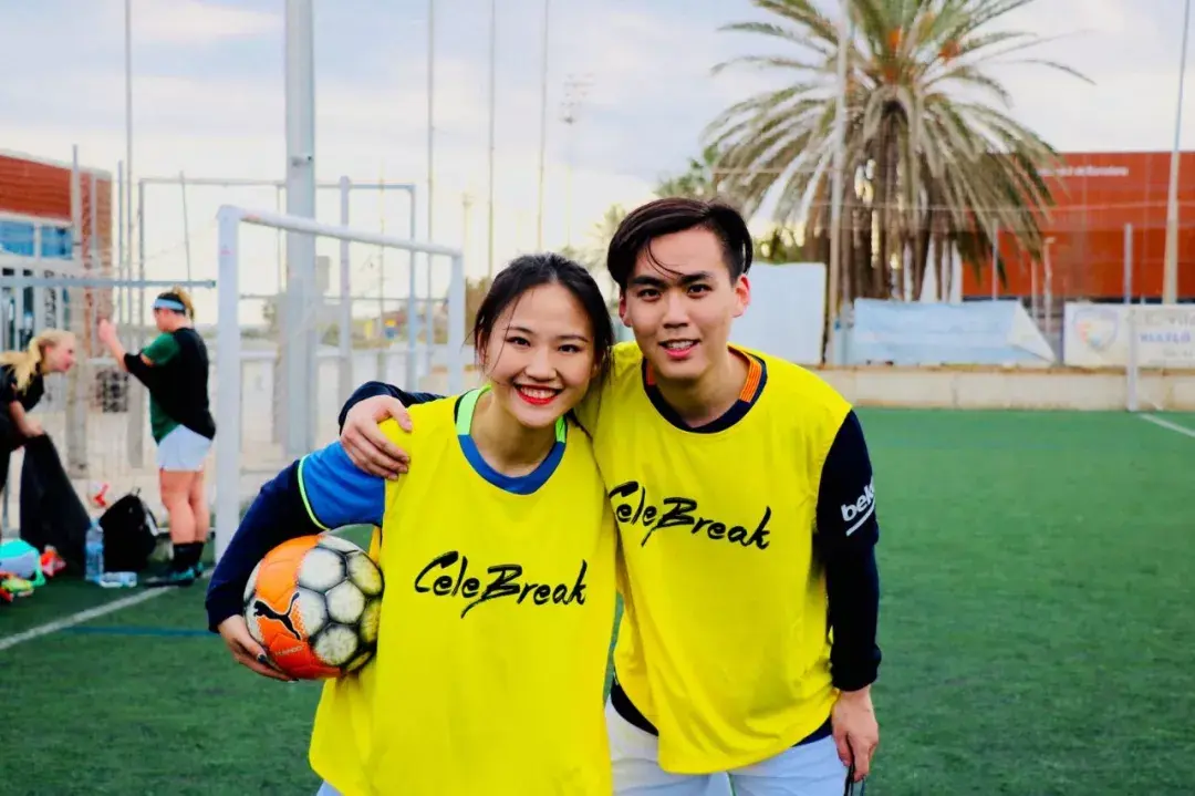 榕榕和老公都从事金融行业,从校园爱情走向婚姻,是妥妥的95后一代夫妻