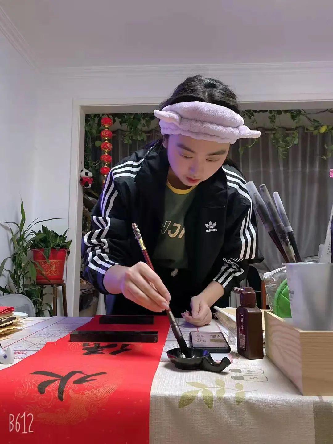 《读书》高一8班-丁浩宇-《贴过门钱》高一5班-崔亦菲-《鸿运当头》