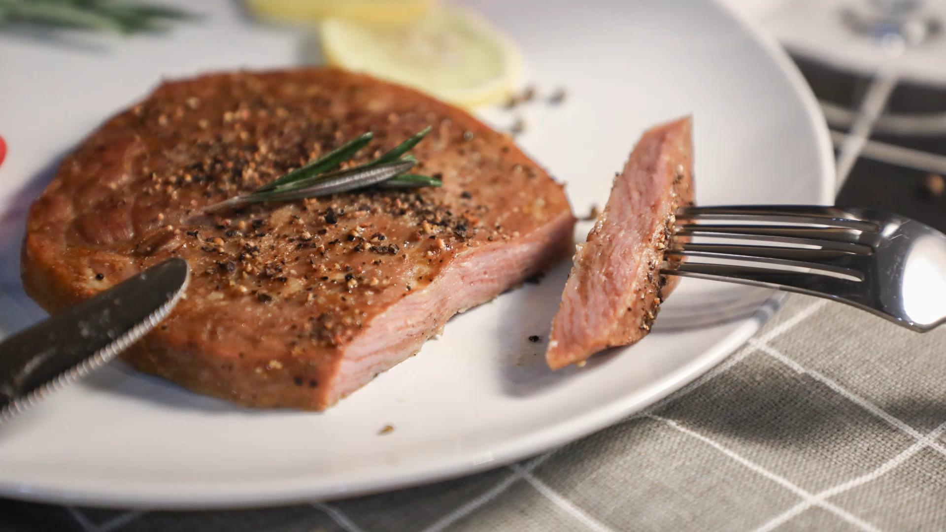 还以为是烤牛心没想到最后成煎牛排一刀切开真馋人