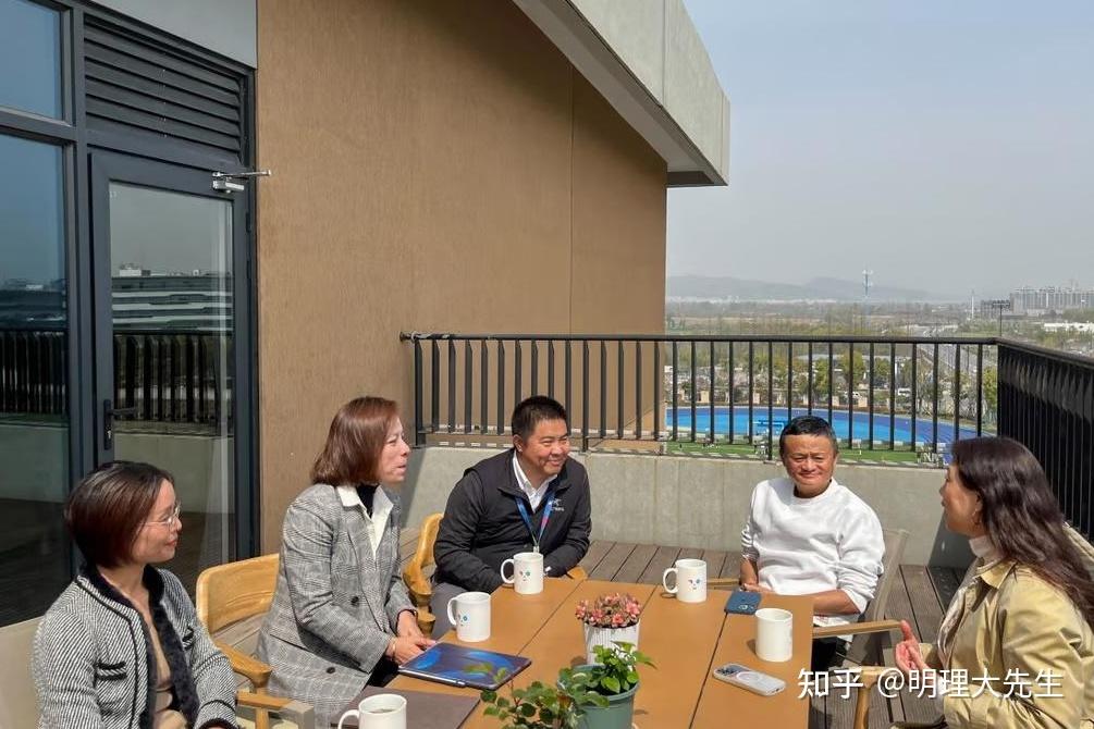 马云回国了,阿里巴巴重组了 - 知乎