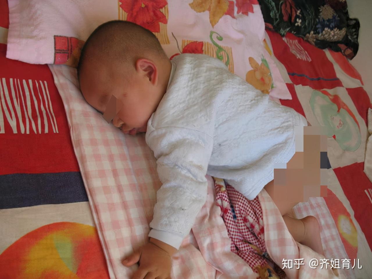 婴儿能枕着胳膊睡觉吗（宝宝六种错误睡姿）-幼儿百科-魔术铺