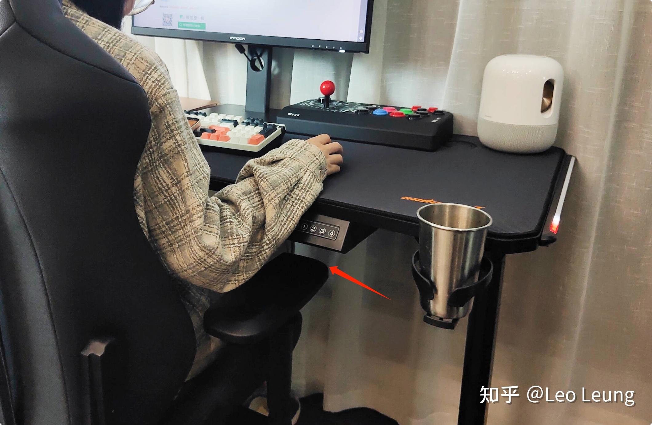 未来战士升降电竞桌(人机工程 拾音rgb 丰富配件)
