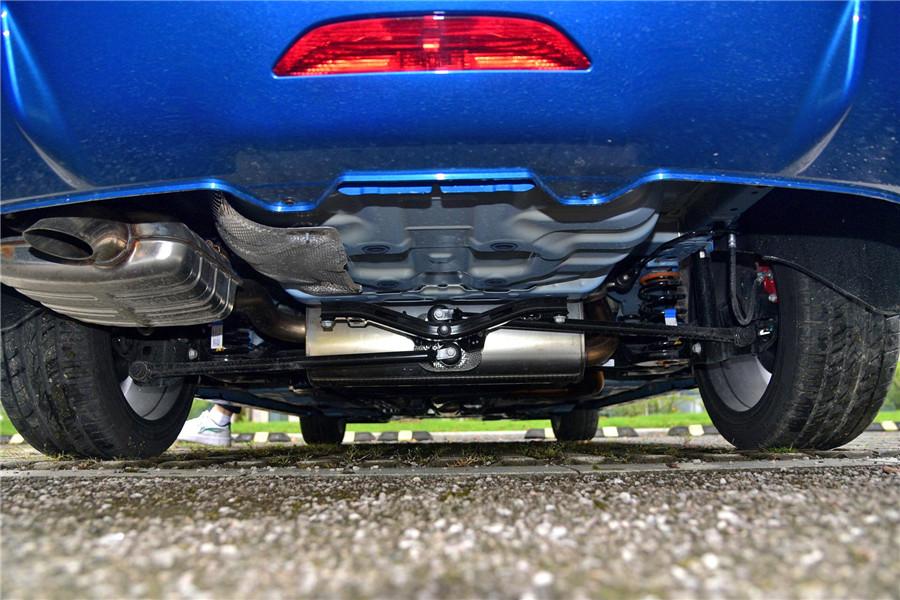 在底盘方面,威朗pro/威朗pro gs采用前麦弗逊式独立悬架/后扭力梁