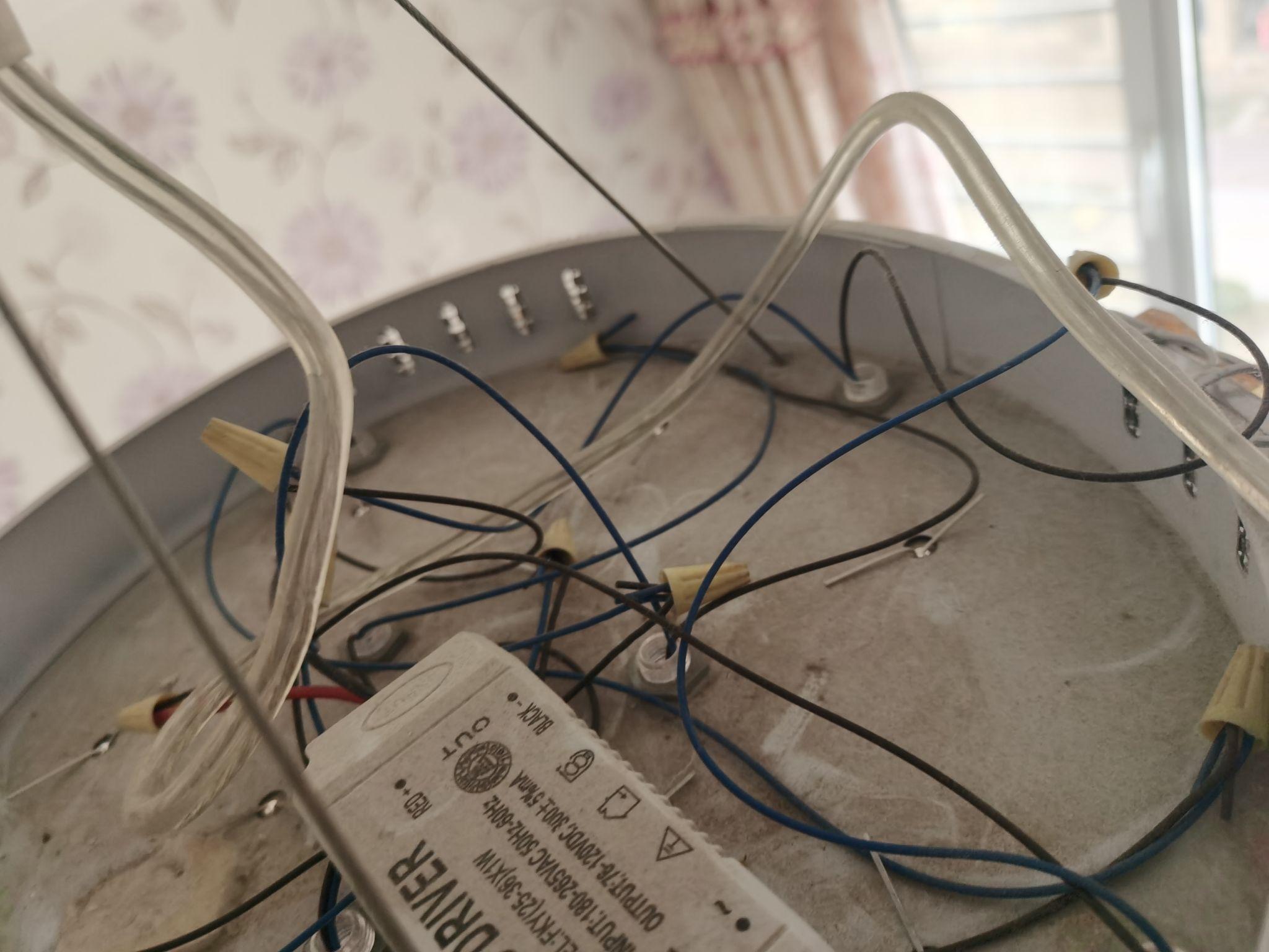 电灯一直闪怎么办 v2-4fbf7ce3eef6428cef8e50728ee09ce6_r.jpg