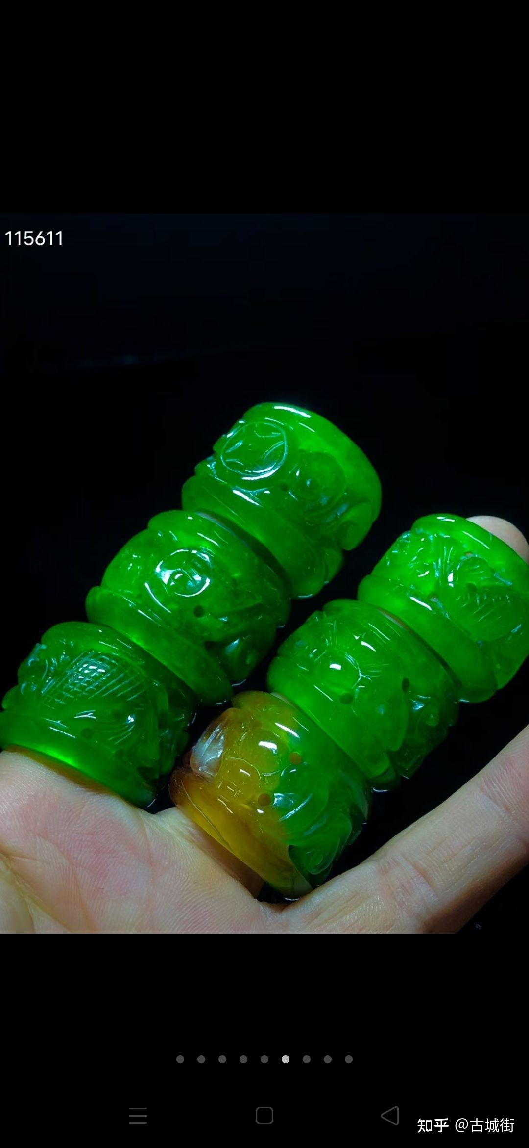 漆器浮雕盒内装帝王绿翡翠扳指