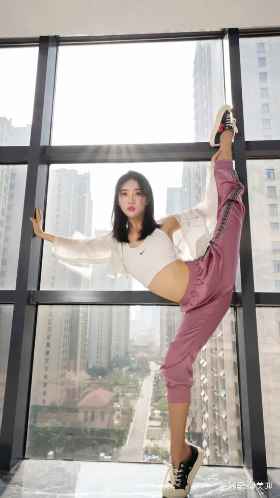 这样一来,舒思瑶名气更响了.