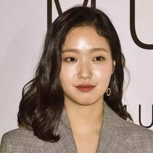 清新女神热巴金高银都难逃油腻脸夏季控油我们又该如何下手