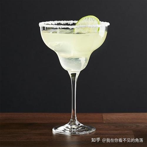 白色玛格丽特鸡尾酒图片