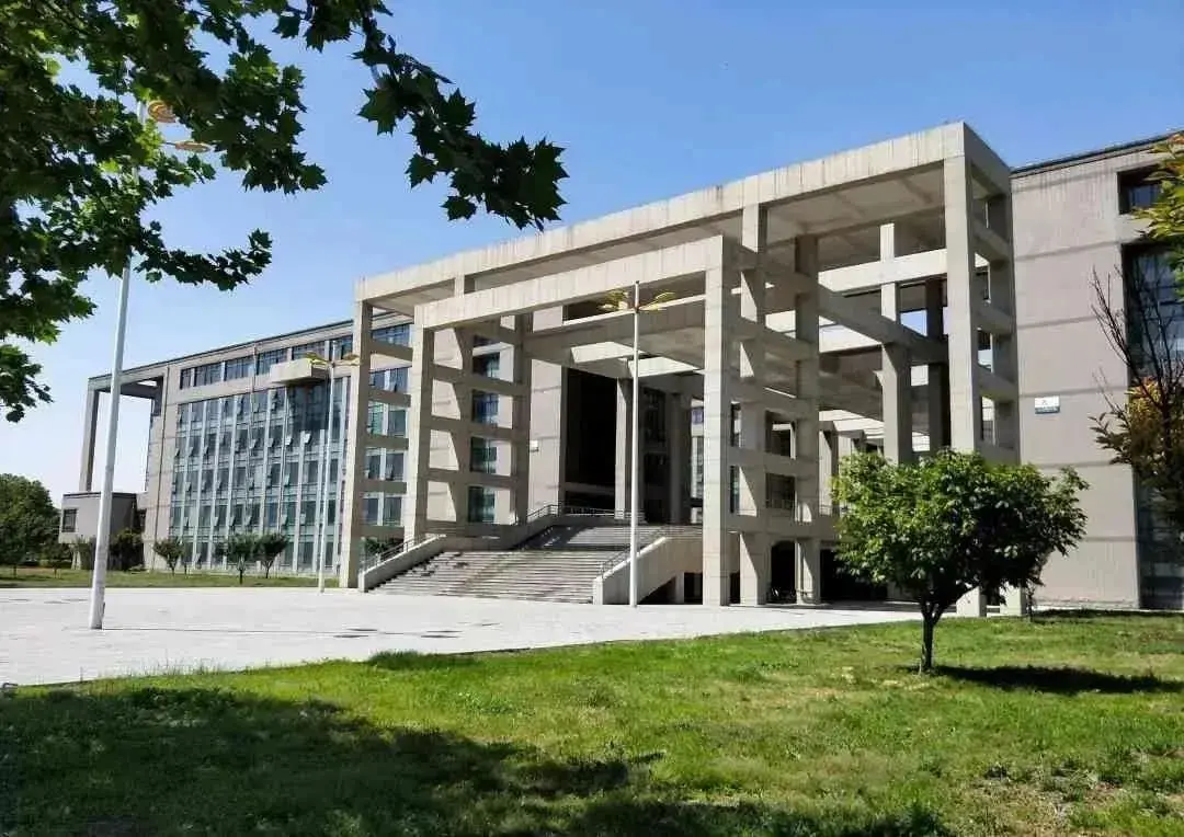 地处河北石家庄被称为省会最美校园这所大学被低估