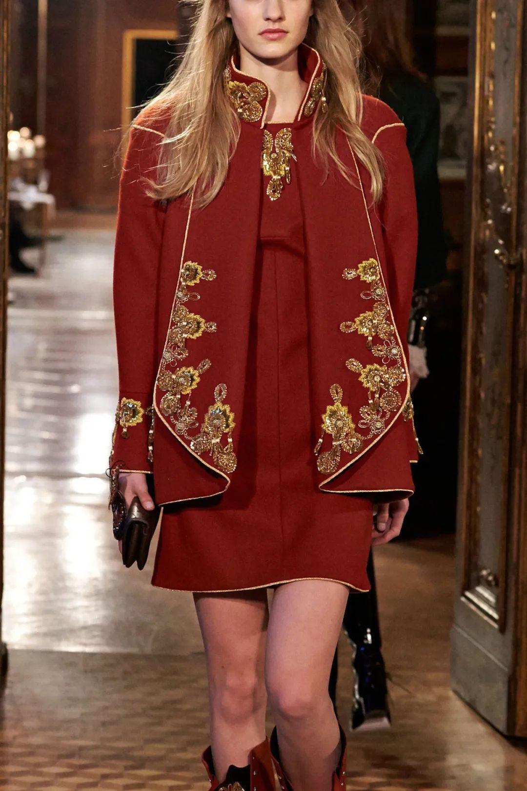 的洛可可从凡尔赛宫带到了我们眼前,以更为现代的技巧呈现华丽的美感