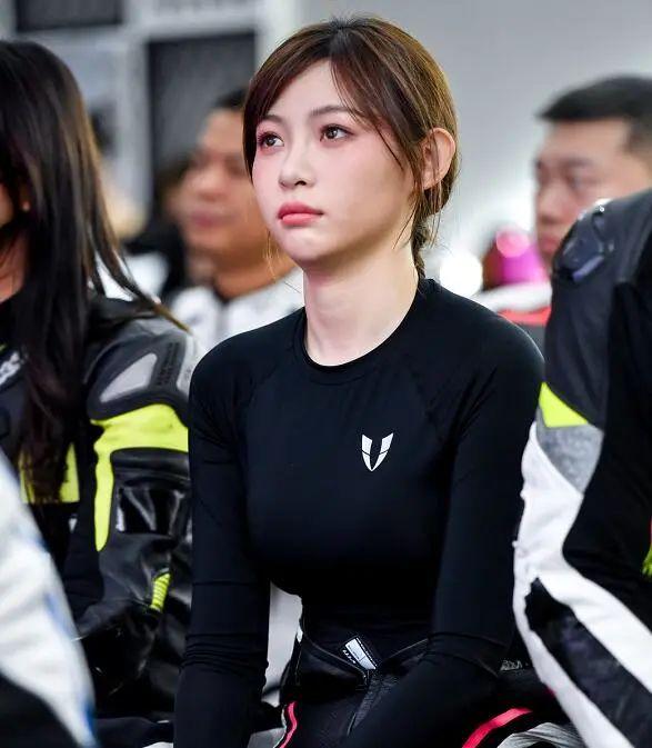 如今的网红大都开始报团取暖,痞幼和猴哥亲密互动,可能也是因为这个