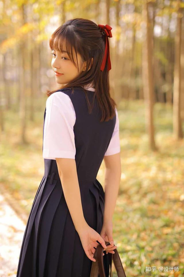 女孩子的身上有很多的线条感,尤其重要的是颈部的线条,因为脖子是连接