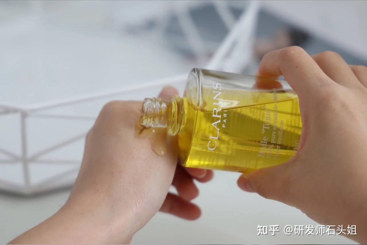 31566维蕾德精华油参考价格:100ml/180元成分:甜杏仁油,荷荷巴油