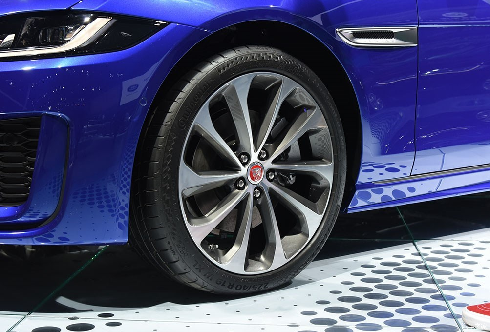 英伦运动风捷豹xel全铝车身后驱颜值动力同样给力