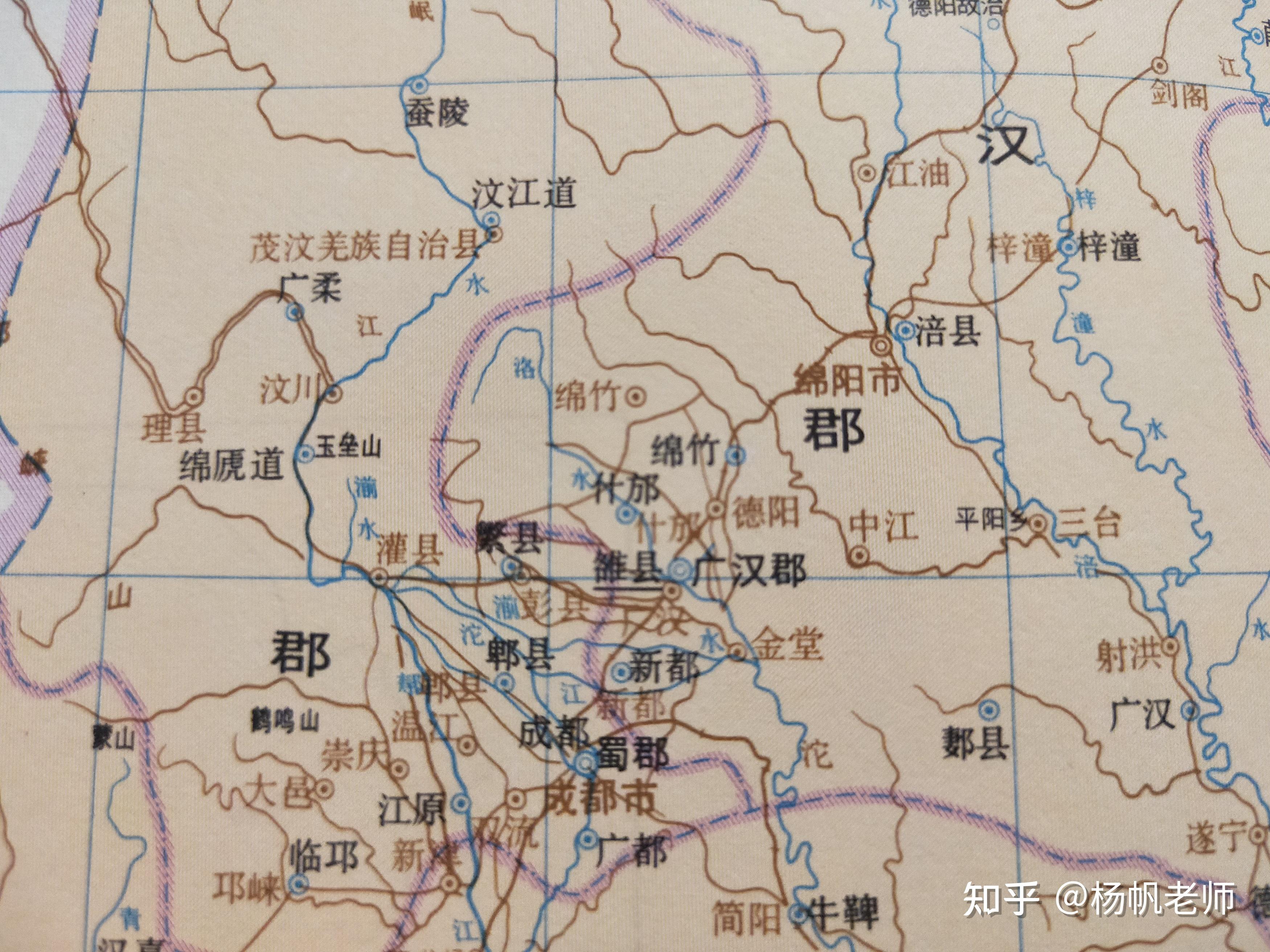 西汉中期以后,在郡县以上设置州牧(刺史部)监察地方官员,后逐渐演变为