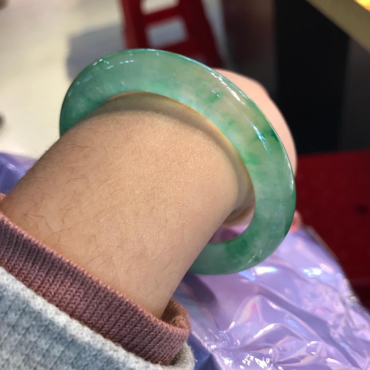 我想买个翡翠手镯