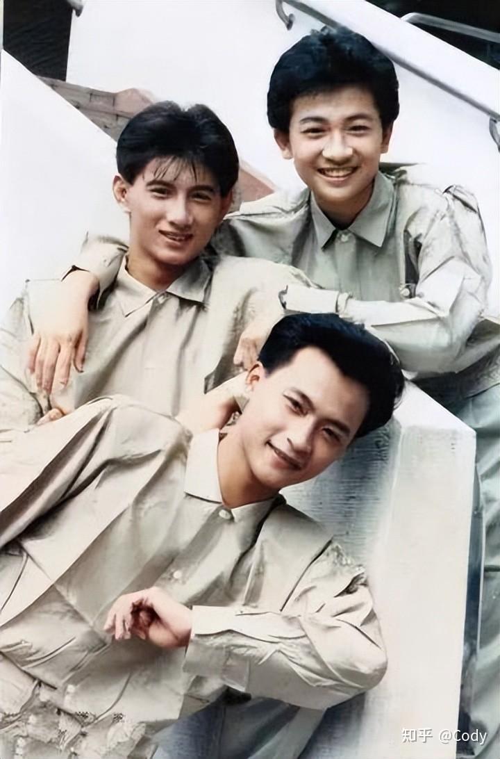 吴奇隆生于台北,祖籍福建,是家中排行老二的儿子,从小体育天赋异禀,7