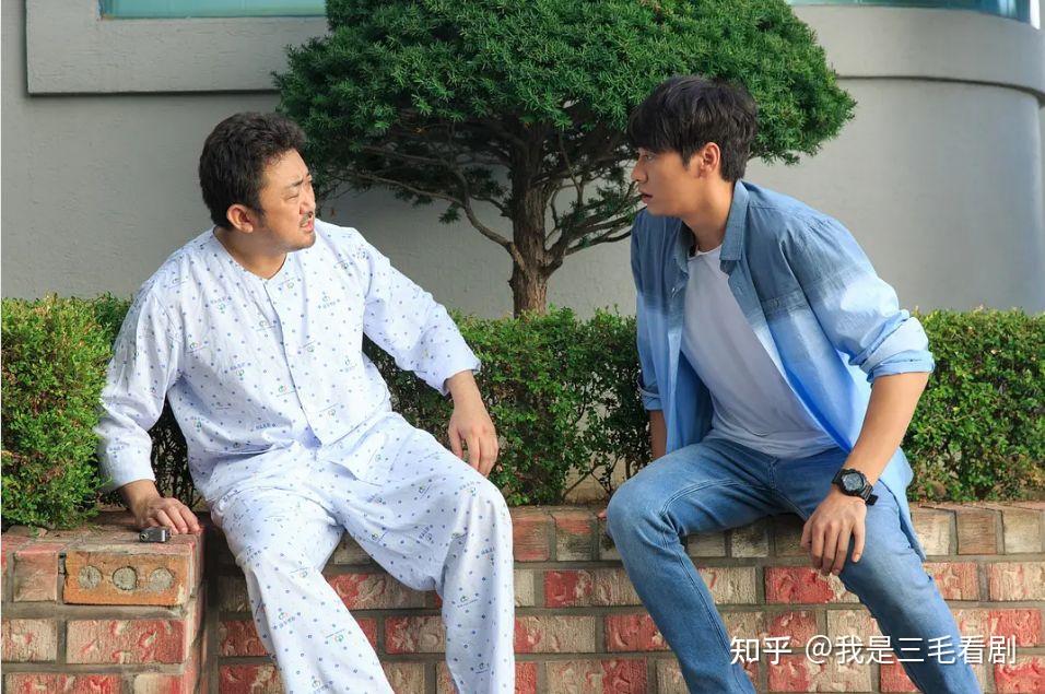 【韩影推荐】奇幻喜剧电影片《奇妙幽灵》由马东锡,金英光和李瑜瑛