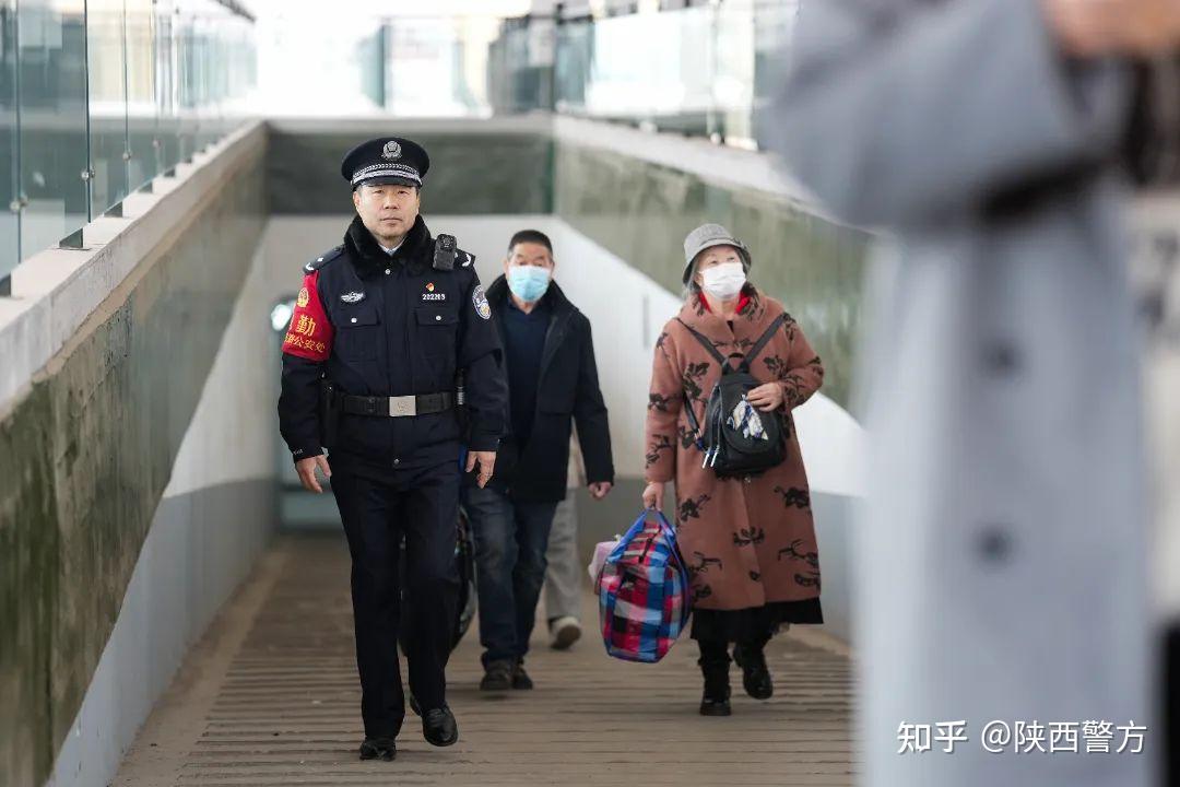 西铁临潼警务区来了个穿白衬衫的新民警