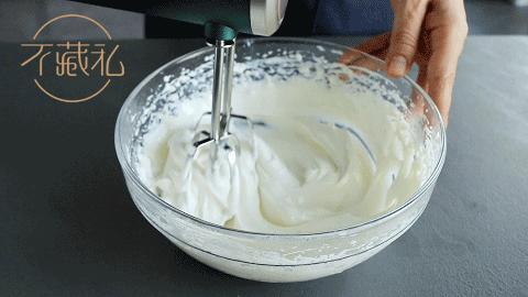 裱花对比伊利牛奶:milcasa牛奶:对比起普通淡奶油的打发效果,这种做法