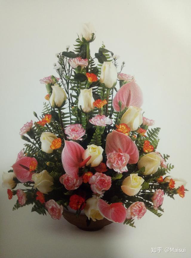 麦穗花艺稳重的圆锥型插花