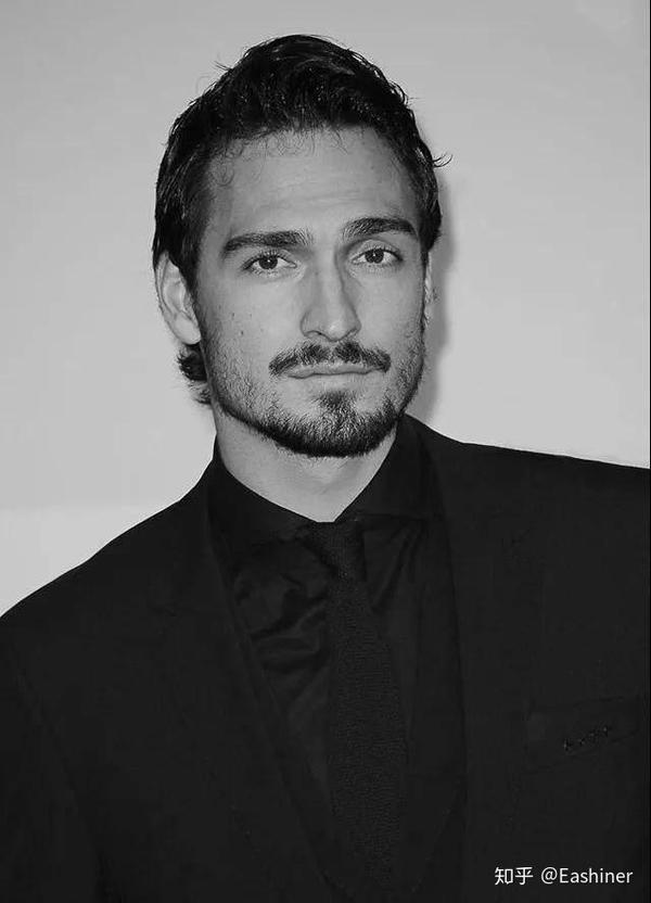 必须要答!胡梅尔斯啊,就是那种不挑角度,不挑像素的帅