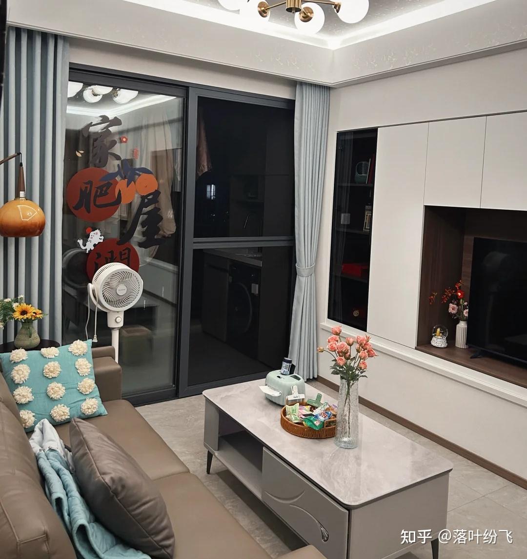 AI省电空调靠谱吗?不同大小的客厅该怎么选空调?内附华凌省电神机2匹挂机、华凌神机二代Ultra柜机评测,大小客厅的满分答案