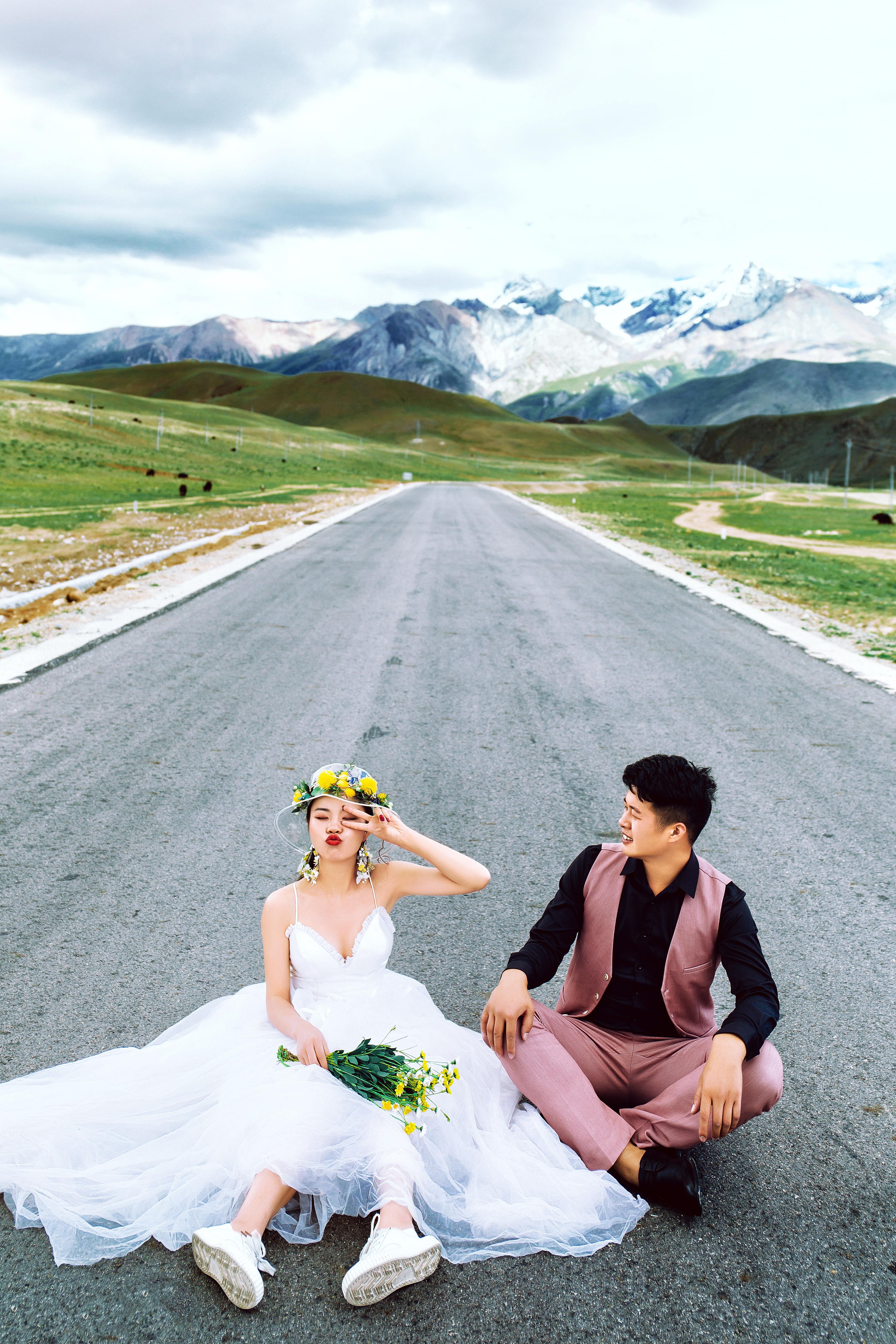 西藏婚纱照草原婚纱照清新牧场民族风