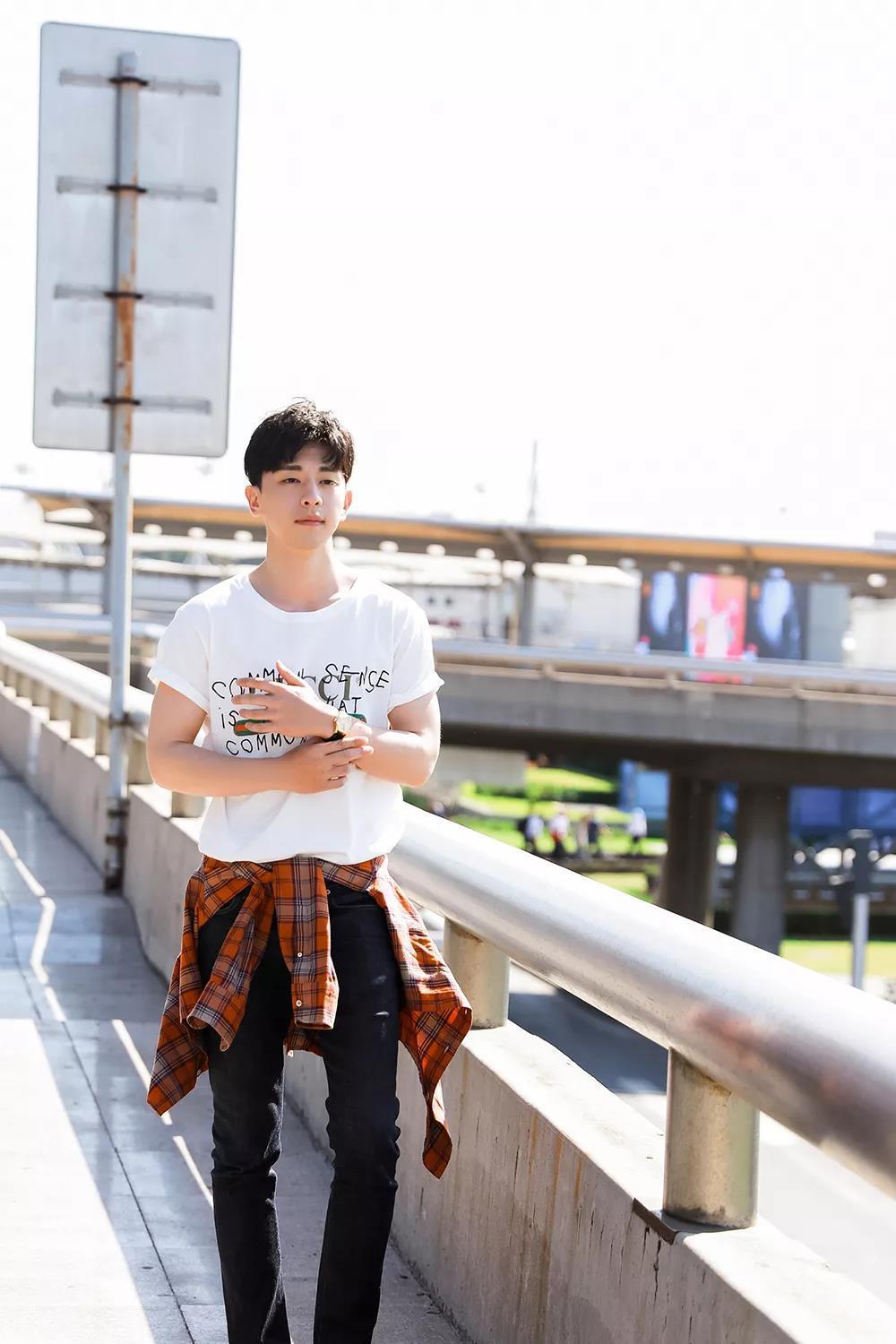 唯一旅拍邓伦拍照秘诀大集结你的男朋友也能可盐可甜