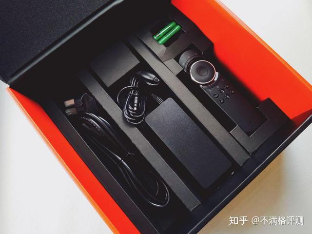 1080p投影市场闯入黑马坚果e9智能投影成性能野兽