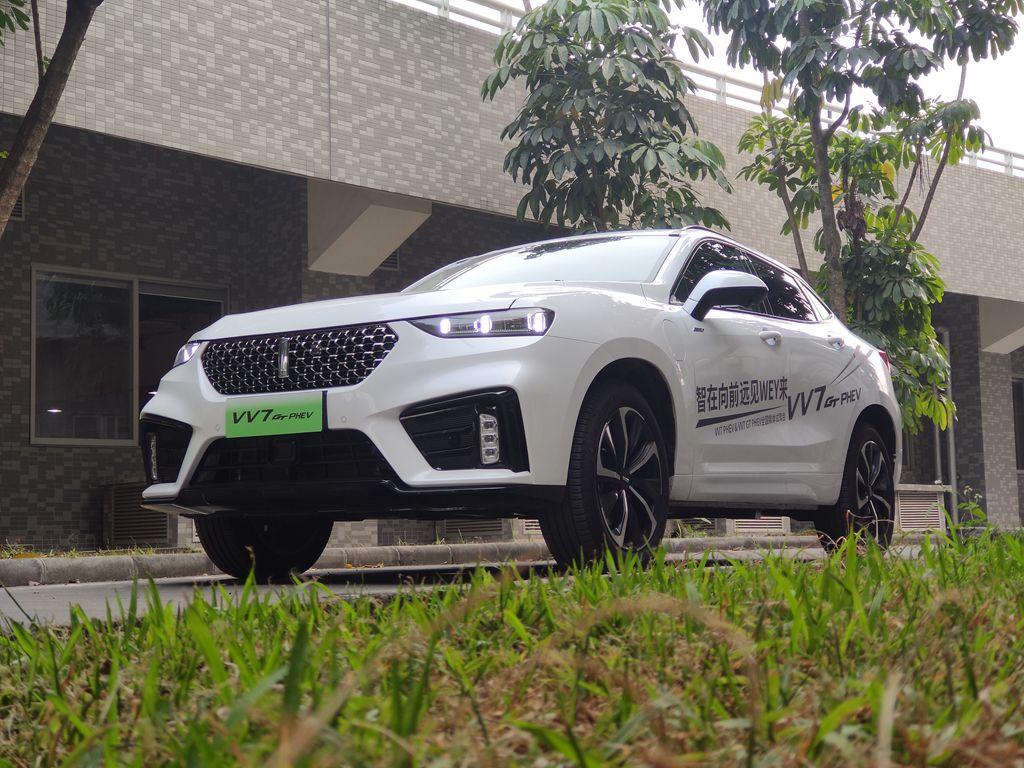 广州车展上,wey 上市了vv7插电混动版车型,其中vv7 gt phev补贴后售价