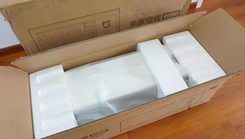米家空调的包装非常简朴,为瓦楞纸包装,毕竟这种家电的包装基本只
