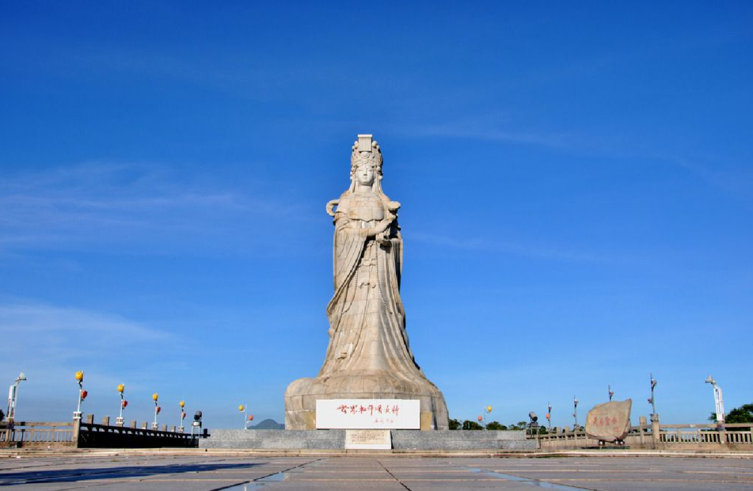 高约16米重约1000t,由468块花岗岩雕刻而成凤山妈祖庙来看看汕尾金町