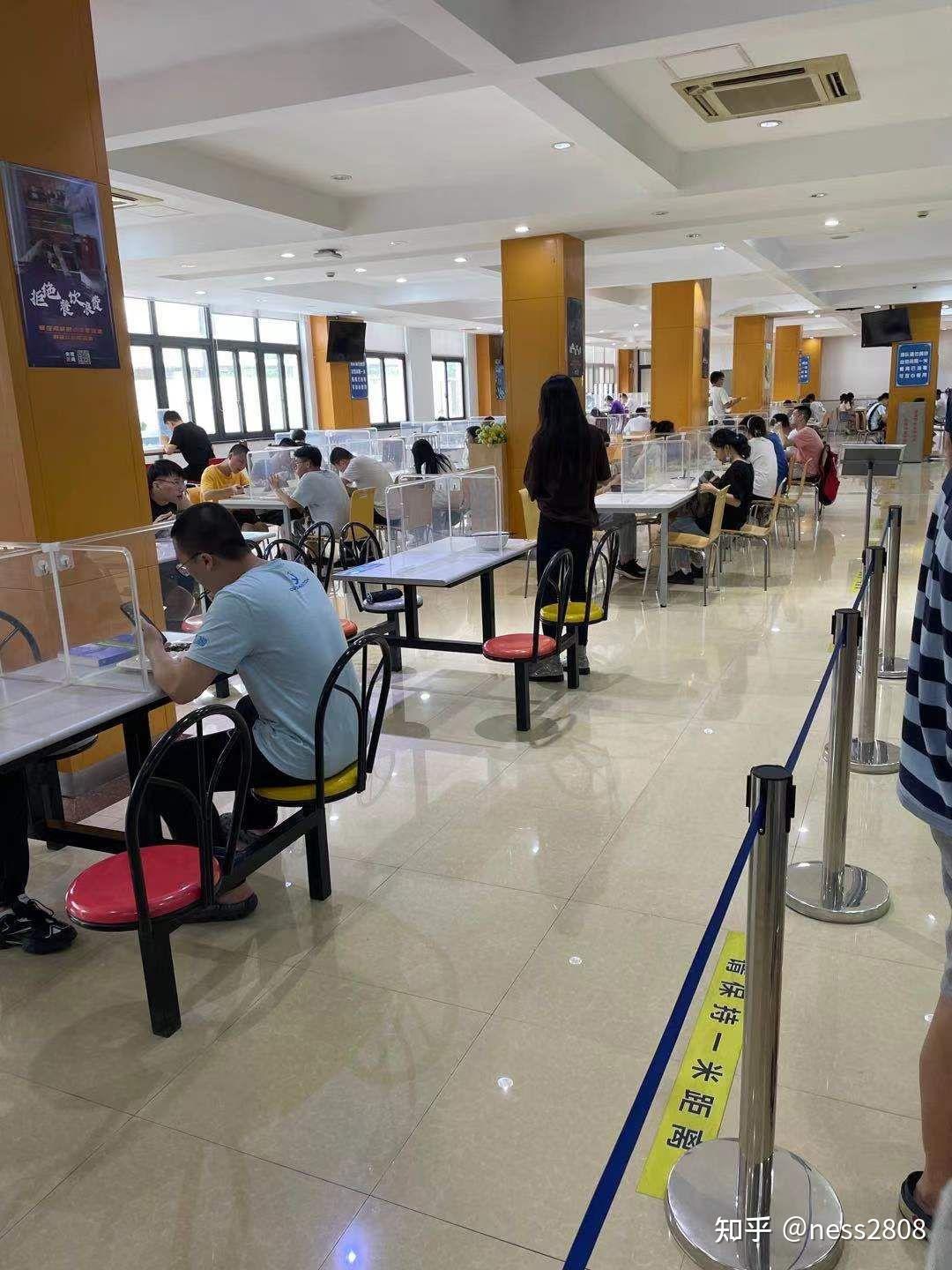 上海海关学院食堂图片