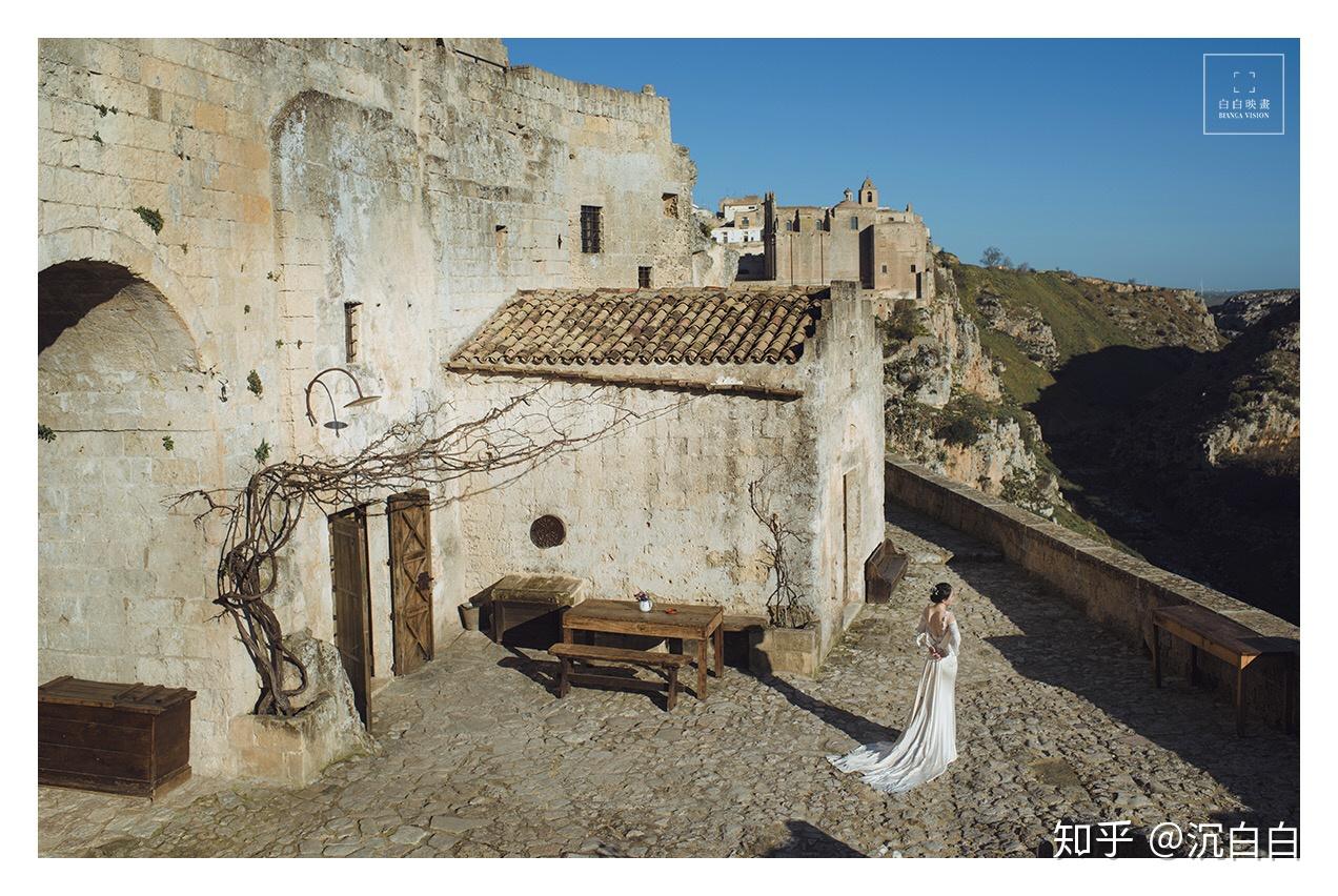 如今的年轻夫妇还会把婚纱照挂在家里吗?