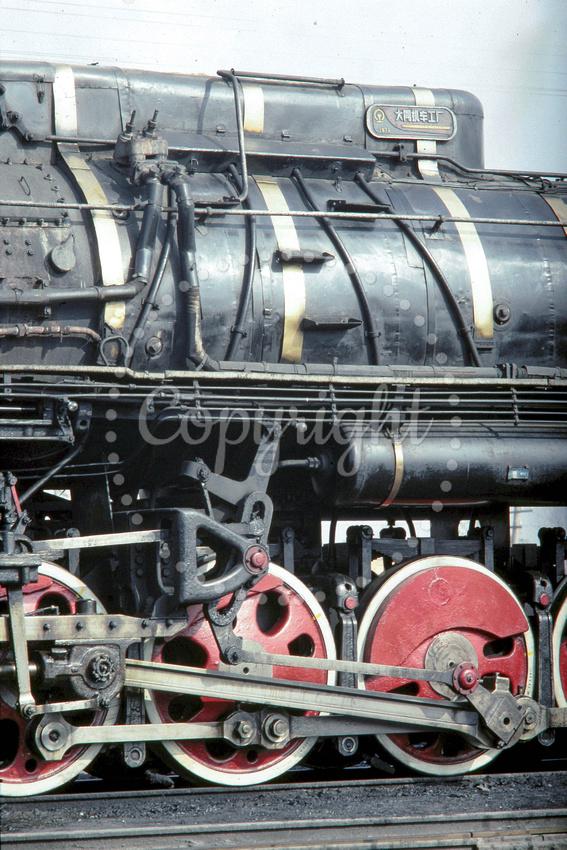 纪事qj2690雷锋号蒸汽机车重现人间是个复制不到位的仿制品