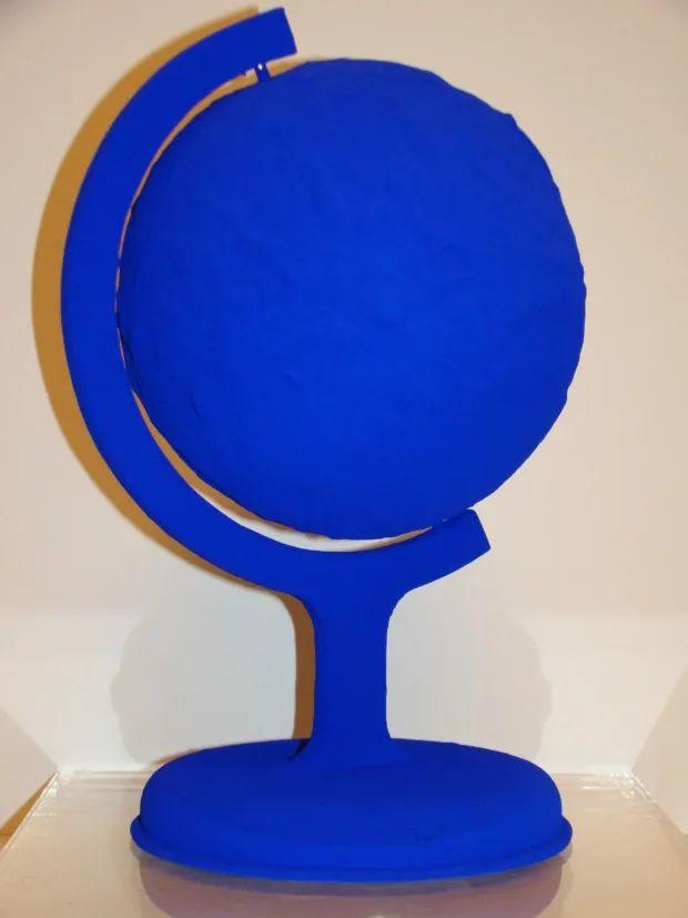 《蓝色地球》,1957年地球是克莱因作品中反复出现的主题.