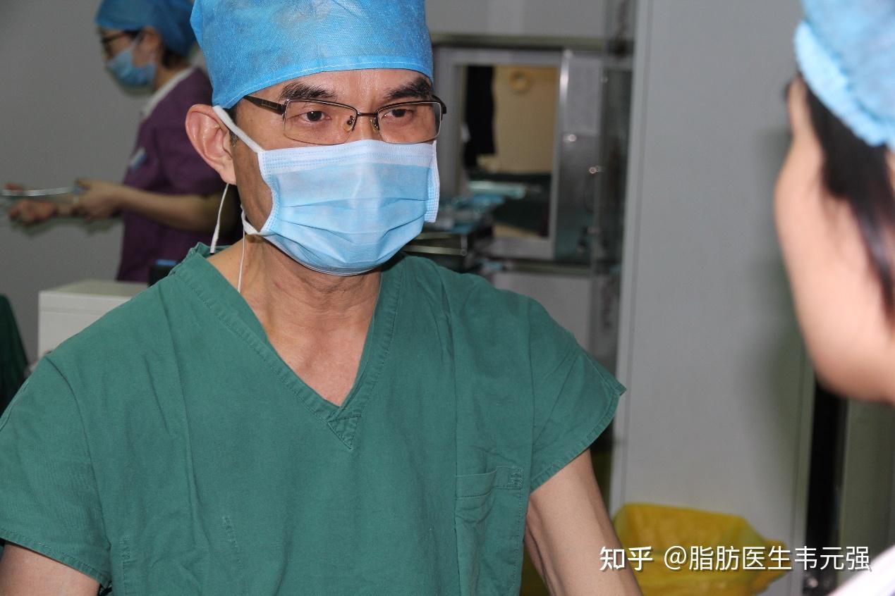 北京脂肪修复专科假体取出同期置换脂肪丰胸修复案例-王沛森-爱问医生